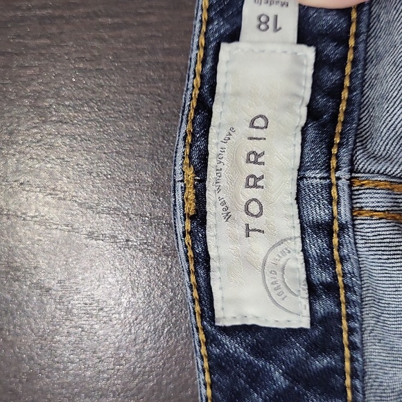 Torrid 18 Regular Boyfriend Blue Denim Jeans with Frayed Hem - Picture 4 of 11